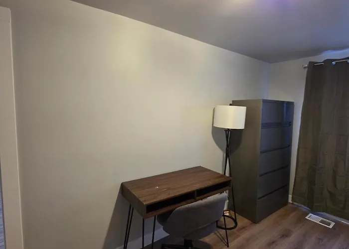 Holiday home 2 Bedroom With King Suite, Large Space, Pet Friendly, Steps From Downtown Jolie