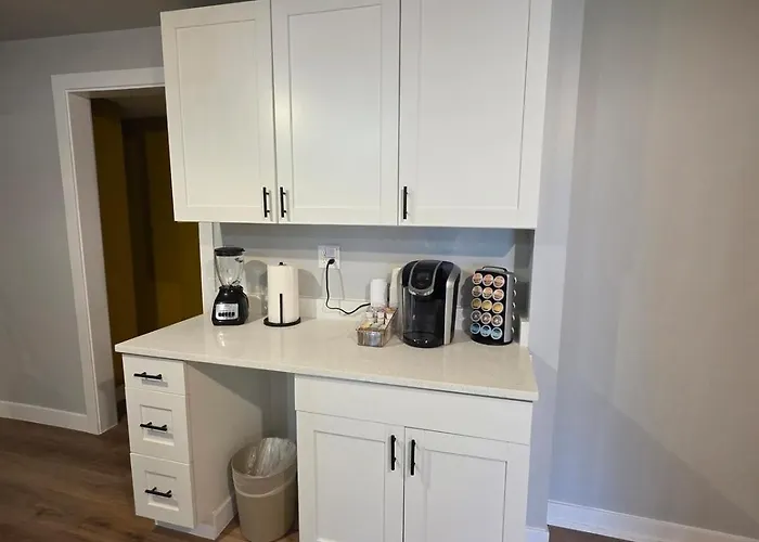Holiday home 2 Bedroom With King Suite, Large Space, Pet Friendly, Steps From Downtown Jolie *