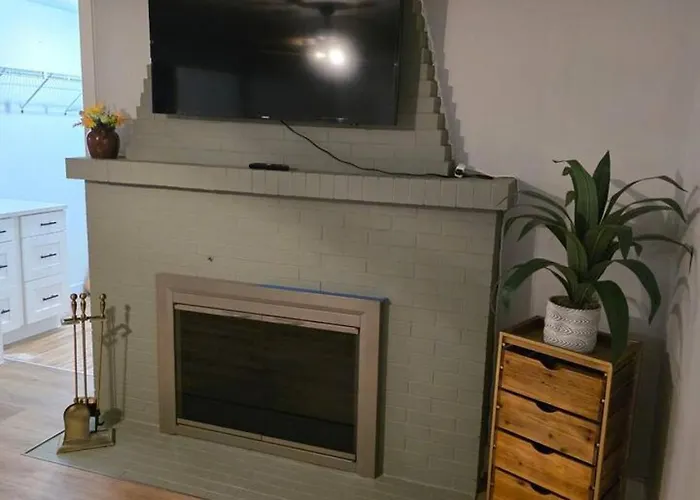 Сasa de vacaciones 2 Bedroom With King Suite, Large Space, Pet Friendly, Steps From Downtown Jolie Joliet